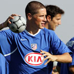 Fernando Torres suffers a strong traumatism in the right knee