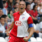 The supporters from Atletico rewards F. Torres’ capacity