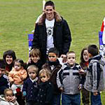 Fernando Torres presents the red and white charitable calendar