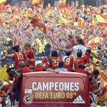 Los Campeones se funden con la marea roja en las calles de Madrid