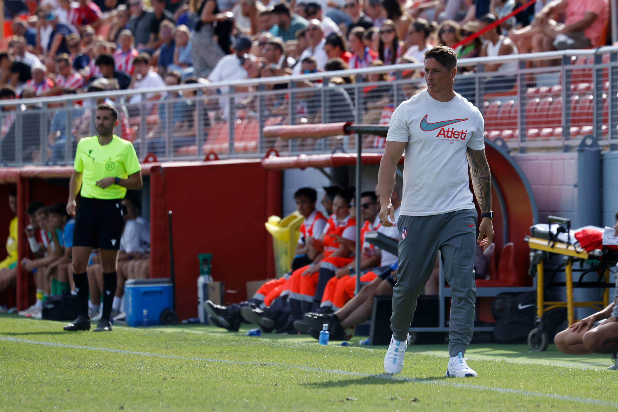 Fernando Torres dirige al Atl&eacute;tico B durante uno de sus primeros partidos al frente del filial rojiblanco