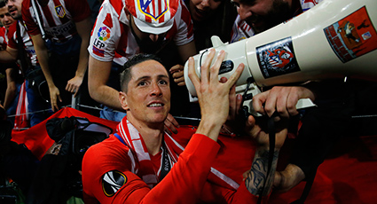 Torres, pura euforia rojiblanca: desde el Stade de Lyon al autob&uacute;s del Atl&eacute;tico